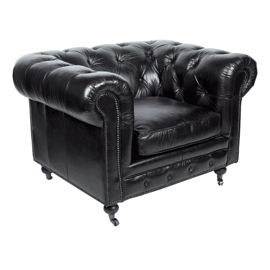 Fekete marhabőr Chesterfield fotel háromnegyedes nézetből, görgős lábakkal.