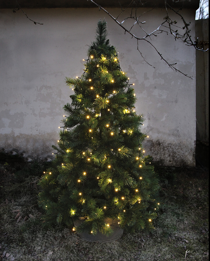 Meleg fehér fényű, 160 LED-es karácsonyfa izzó.