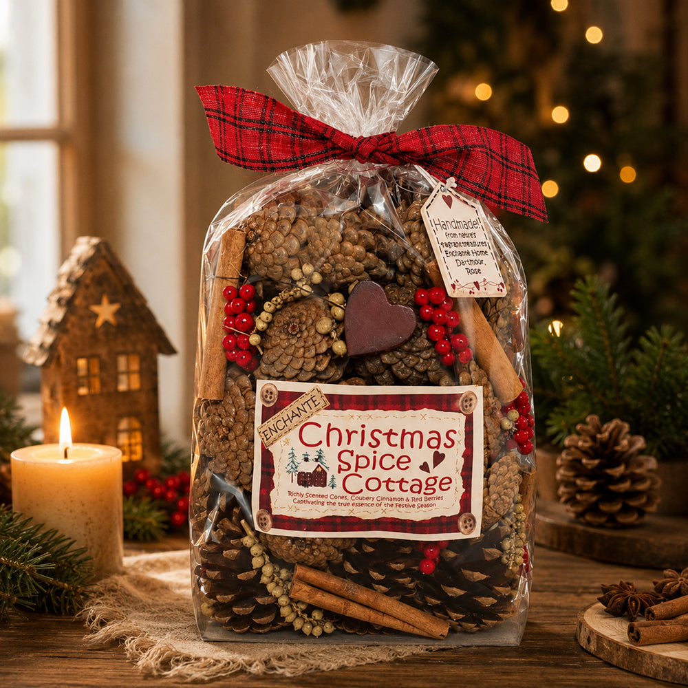 Christmas Spice Cottage ünnepi potpourri meghitt karácsonyi enteriőrben gyertyafénnyel