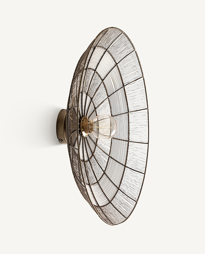 Circle falilámpa oldalnézetből, homorú tányérformában, E27-es foglalattal és bronz színű, geometrikus huzalszerkezettel.