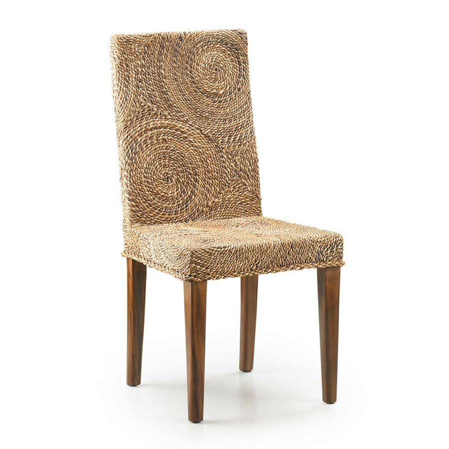 Növényi rattanból és banánlevélből készült kézműves étkezőszék..