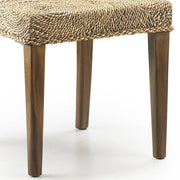 Növényi rattanból és banánlevélből készült kézműves étkezőszék..