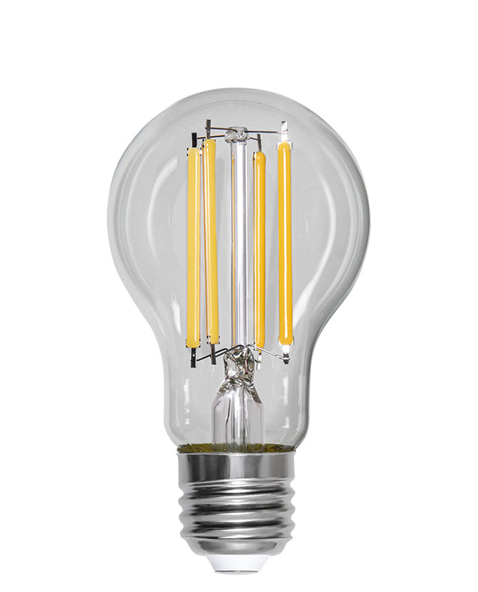 Clear LED izzó E27-es foglalattal, A60-as formában, négy darab sárga filament szállal, kikapcsolt állapotban, víztiszta üveg búrával.