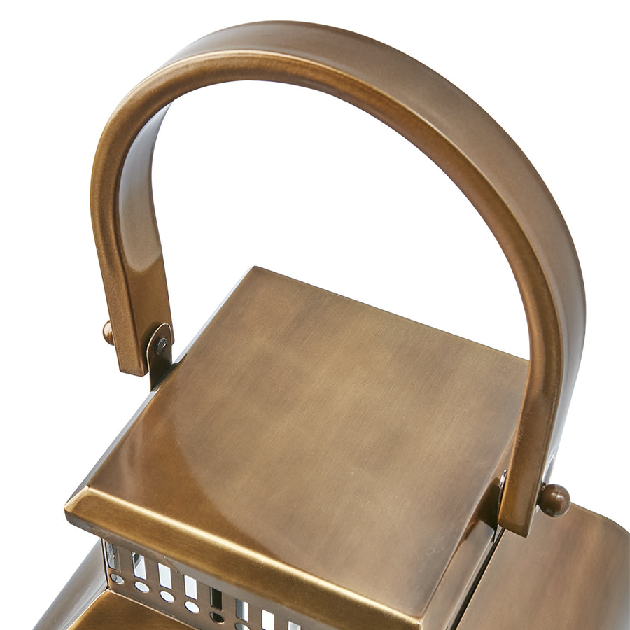 Rozsdamenetes acélból készült, sárgarézszínű lámpás.