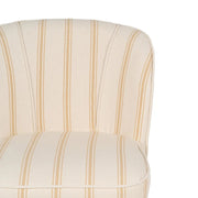 A kárpit textúrájának részlete – pamut-poliészter szövet okker csíkozással.