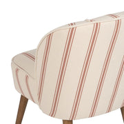 A fotel hátsó részlete, elegáns lekerekített formával és természetes fa lábakkal.