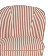 A kárpit részlete – terrakotta-fehér csíkozás és finom textúrájú szövet.