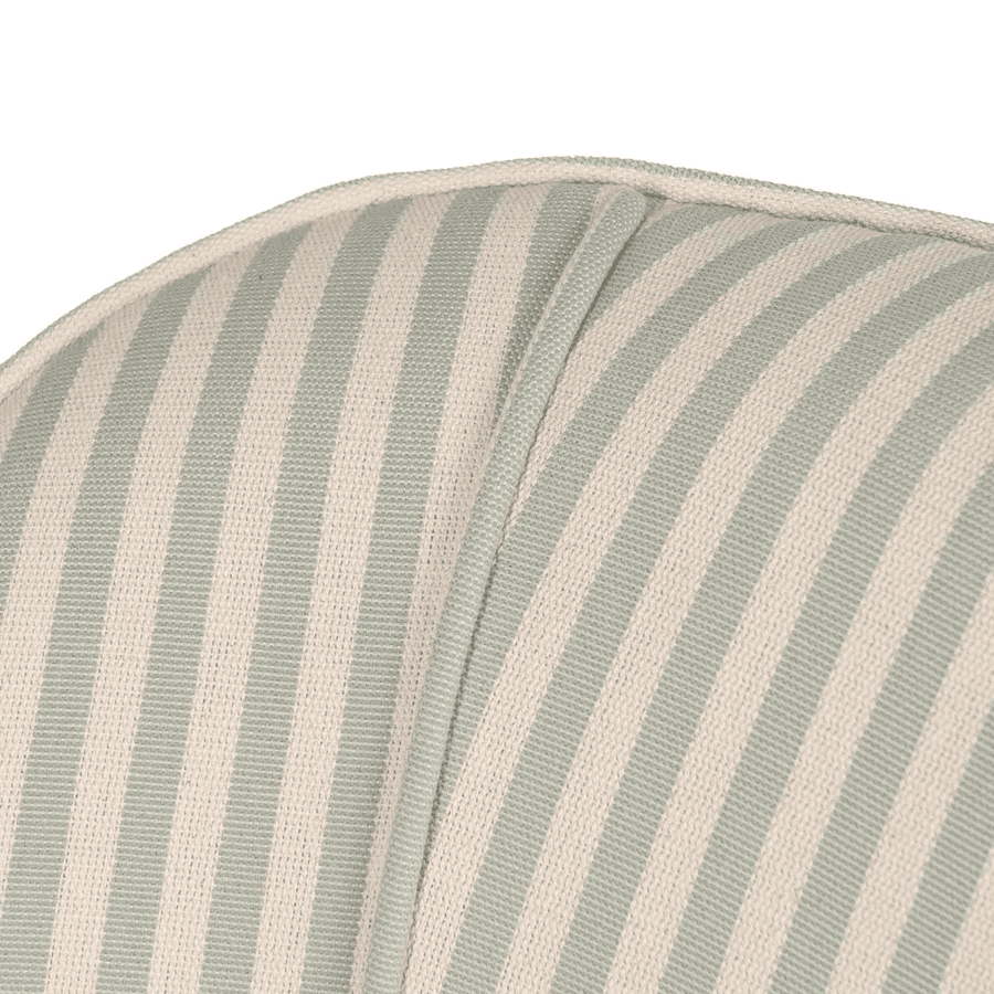 A kárpit részlete – finom zöld-fehér csíkozás és minőségi varrás.