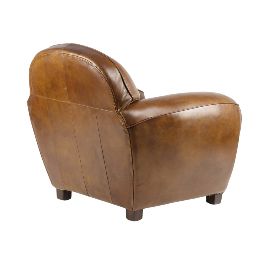 Háromnegyedes nézet hátulról, ahol látható a Club Paquebot fotel ívelt hátsó vonalvezetése és sima bőrfelülete.