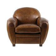 Elölnézetből fotózott, vintage stílusú, dohánybarna bőrkárpitozású Club Paquebot fotel masszív, lekerekített formákkal.