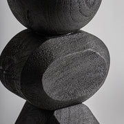 Mangófából faragott, fekete színű design állólámpa, krém színű juta lámpaernyővel.