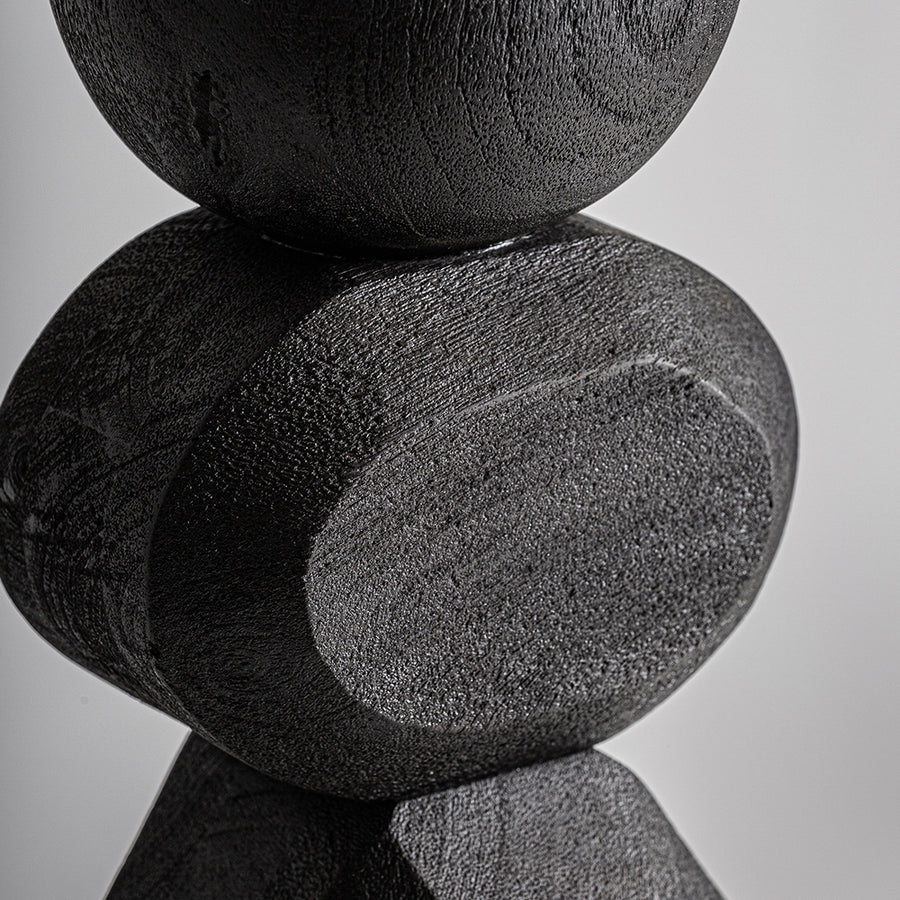 Fekete színű design asztali lámpa, krém színű juta lámpaernyővel.