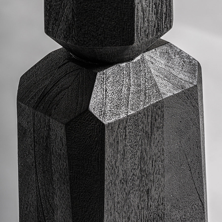 Fekete színű design asztali lámpa, krém színű juta lámpaernyővel.