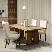 Krémszínű buklészövettel kárpitozott, tölgyfából készült szék.