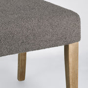 Szürke színű szövettel kárpitozott tölgyfa étkezőszék.