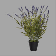 Fekete színű műanyag cserépbe helyezett, mű levendula bokor.