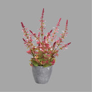 Szürke színű cserépbe helyezett, mű levendula bokor.