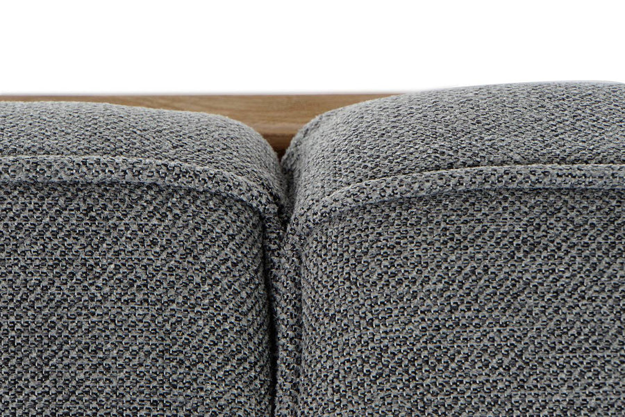 Szövet textúra közelről – kopásálló szürke kárpit részlete.