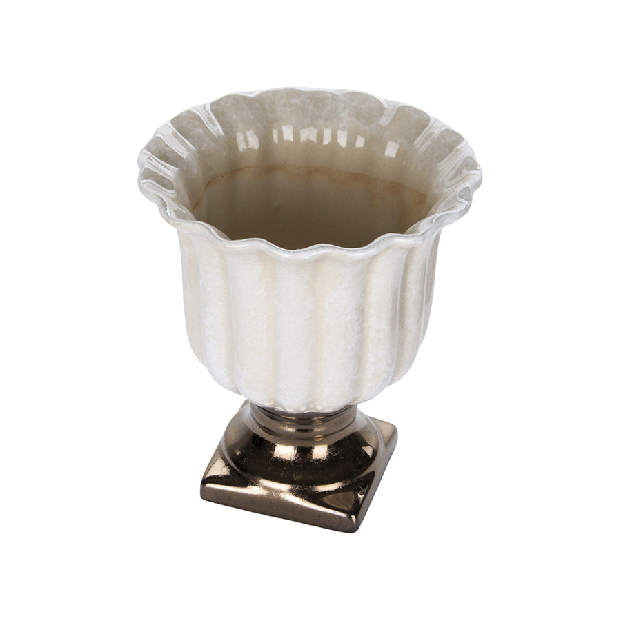 Felülnézeti kép a hullámos szélű Dalia kaspó belső mázáról és íves pereméről