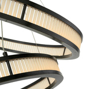 Opálos matt felületű üvegrudakból álló dizájn csillár.