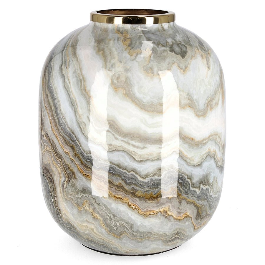 Fémből készült, kézműves dizájn váza.