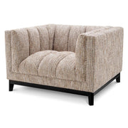 Bézs színű szövettel kárpitozott, prémium minőségű, formatervezett design fotel.