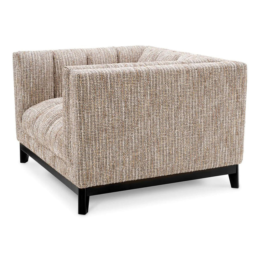 Bézs színű szövettel kárpitozott, prémium minőségű, formatervezett design fotel.