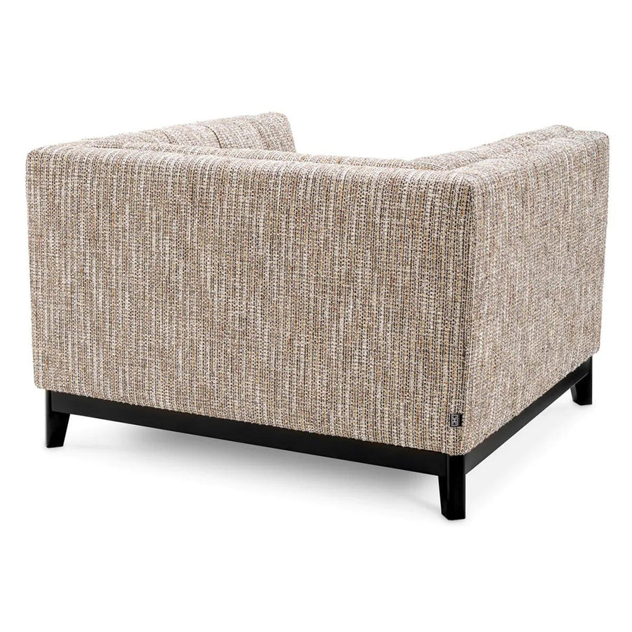 Bézs színű szövettel kárpitozott, prémium minőségű, formatervezett design fotel.