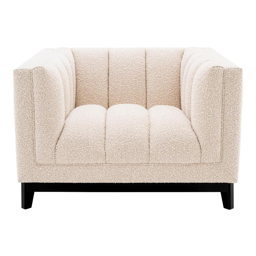 Krémszínű buklé szövettel kárpitozott, prémium minőségű, formatervezett design fotel.