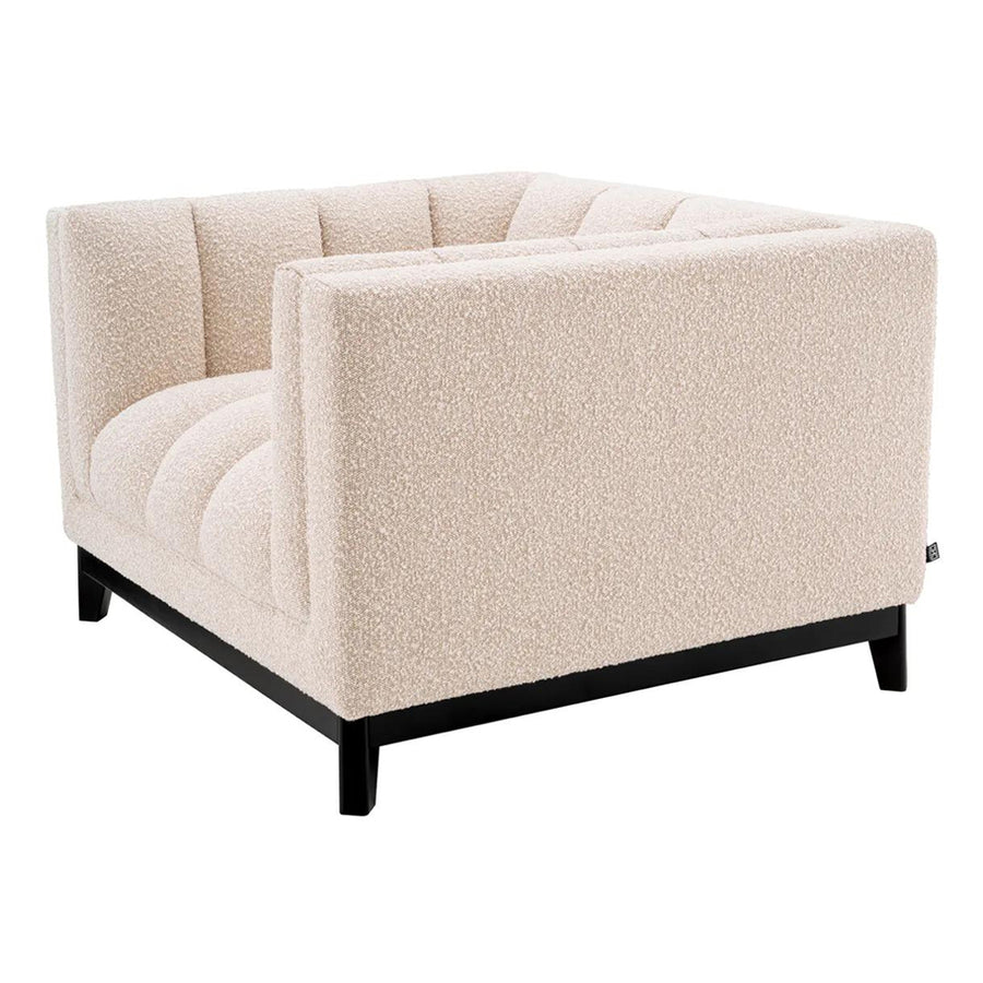 Krémszínű buklé szövettel kárpitozott, prémium minőségű, formatervezett design fotel.