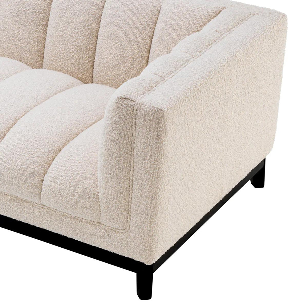 Krémszínű buklé szövettel kárpitozott, prémium minőségű, formatervezett design kanapé,