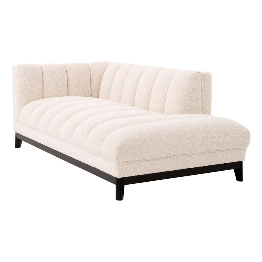 Krémszínű buklé szövettel kárpitozott, prémium minőségű, formatervezett design szófa.