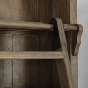 Klasszikus stílusú, létrával ellátott, mangófából készült könyvszekrény.