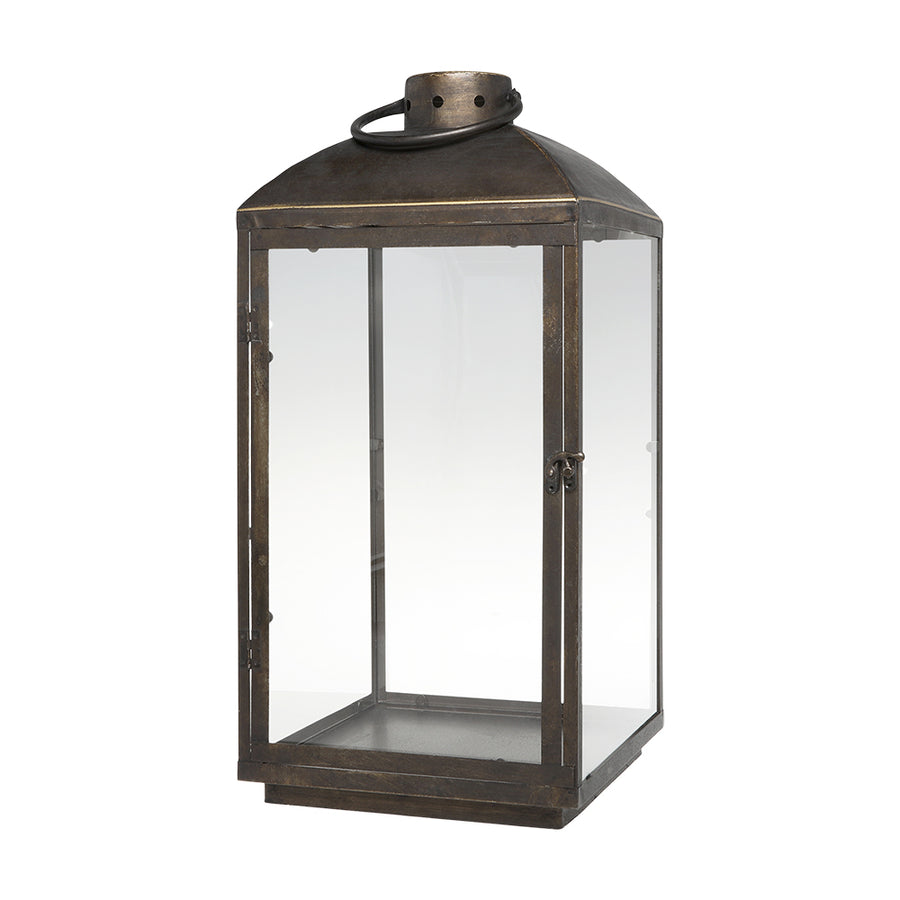 Rézszínű, fémből készült kézműves lámpás.