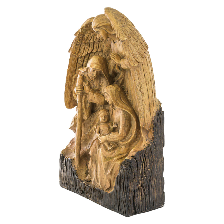 Faragott fa hatású betlehem, natúr színben, a Szent Család és angyal alakjával, Dost kollekció.