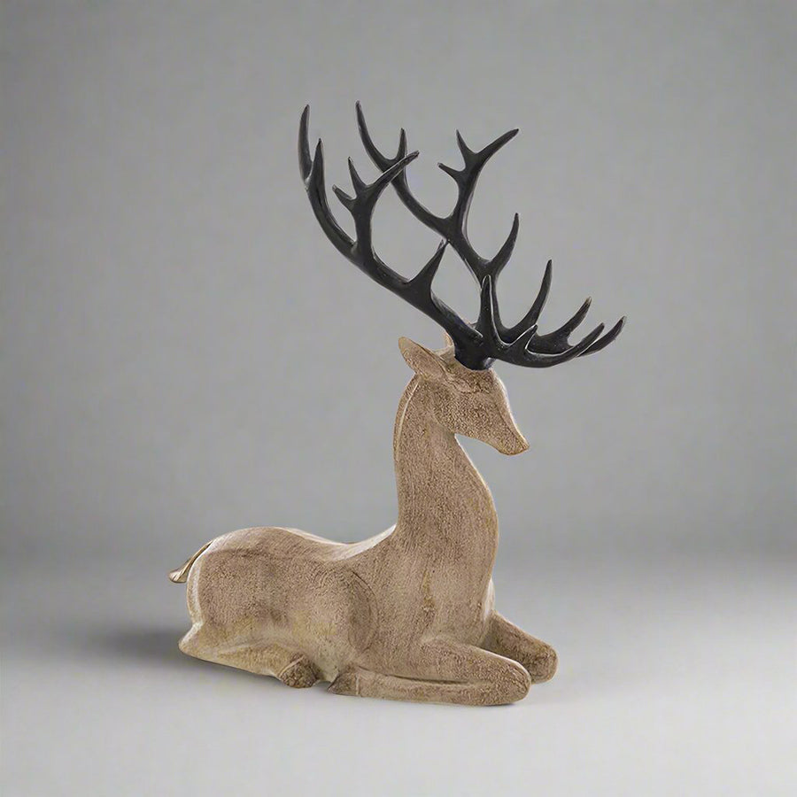 Natúr színű, karácsonyi szarvas figura.