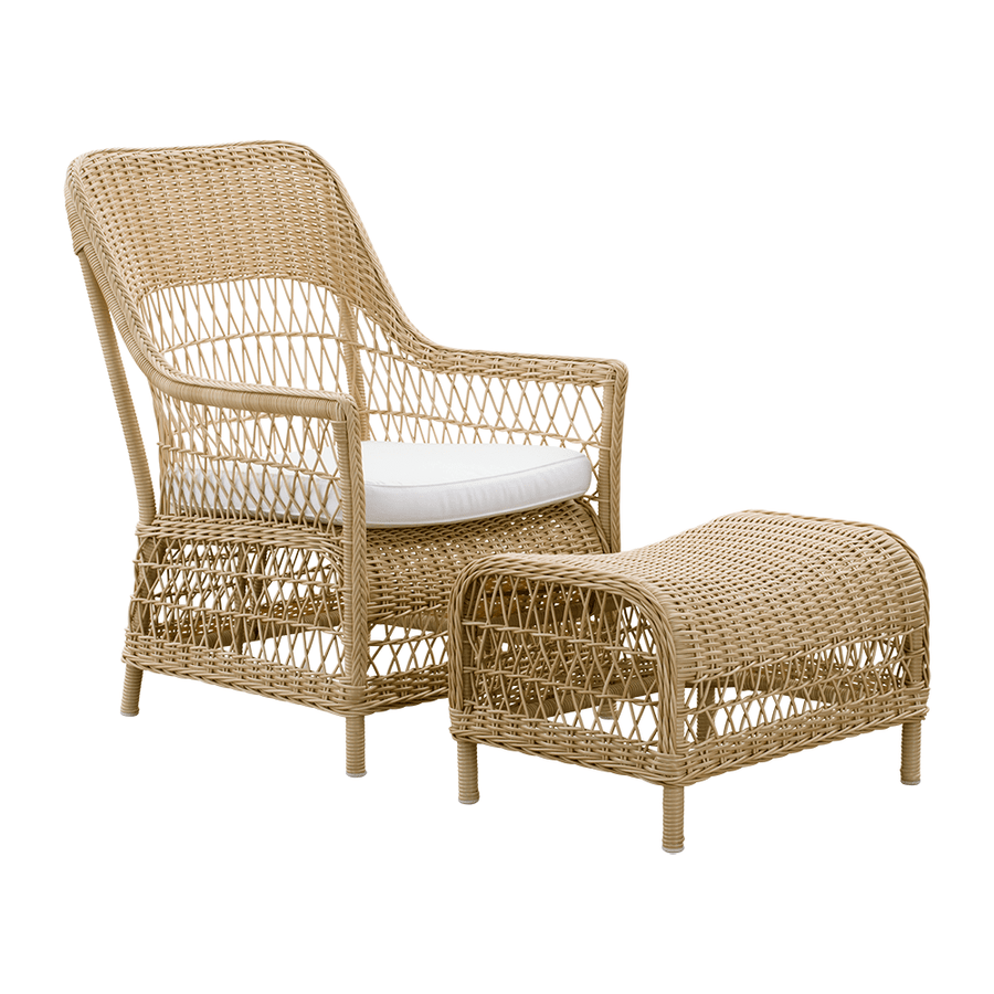 Vintage stílusú, natúr színű, műrattan kerti fotel.