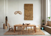 Mediterrán hangulatú nappali étkező, rattan és fa bútorokkal kiegészítve.