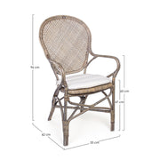 Méretarányos fotó az EDELINA karfás rattan székről, fehér ülőpárnával