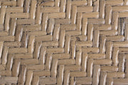 Közeli kép az EDELINA natúr rattan szék sűrű fonású rattan mintájáról, melamin bevonattal.
