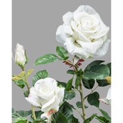 Fehér színű, élethű megjelenésű, mű rózsabokor, fekete műanyag cserépben.