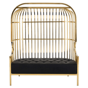 Aranyszínű, kalitka formájú design kanapé.