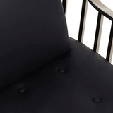 Ezüstszínű, kalitka formájú design fotel.