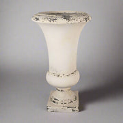 Teljes alakos kép az England kollekció Shabby Chic kaspójáról vintage hangulatban