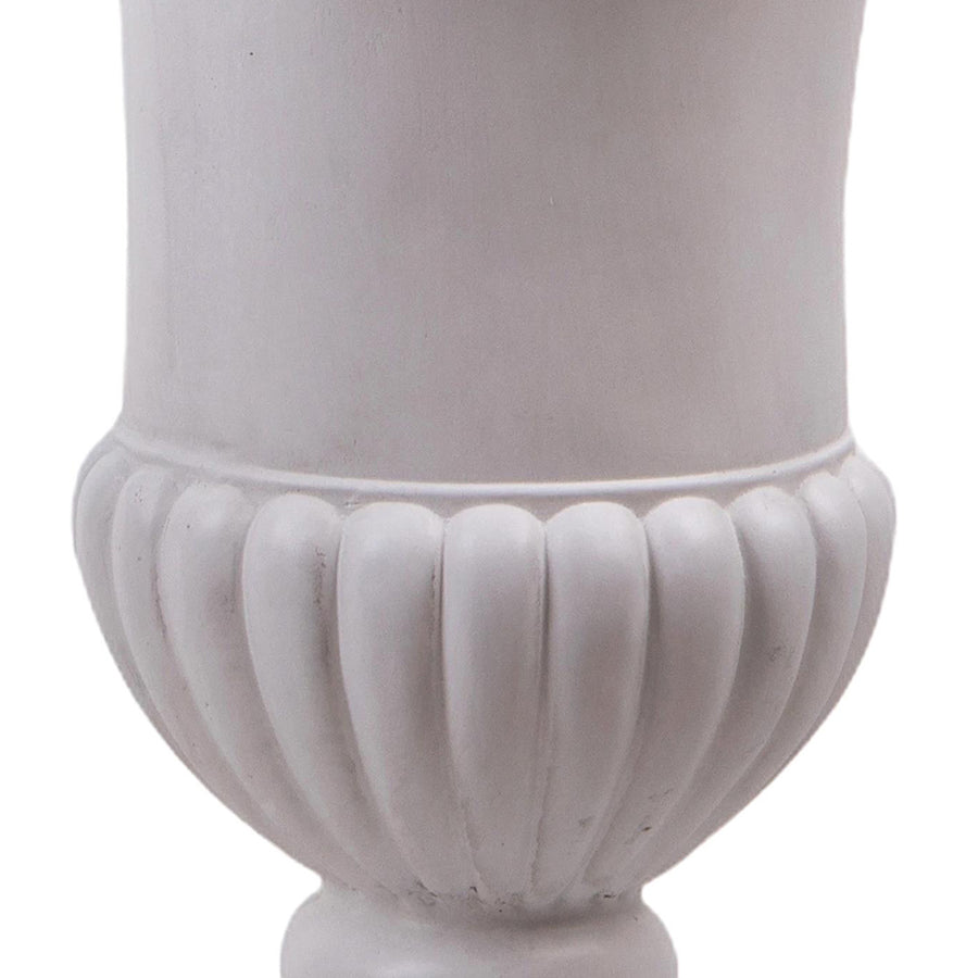 England kaspó kannelúrás részlet közelről, fehér műgyanta felület