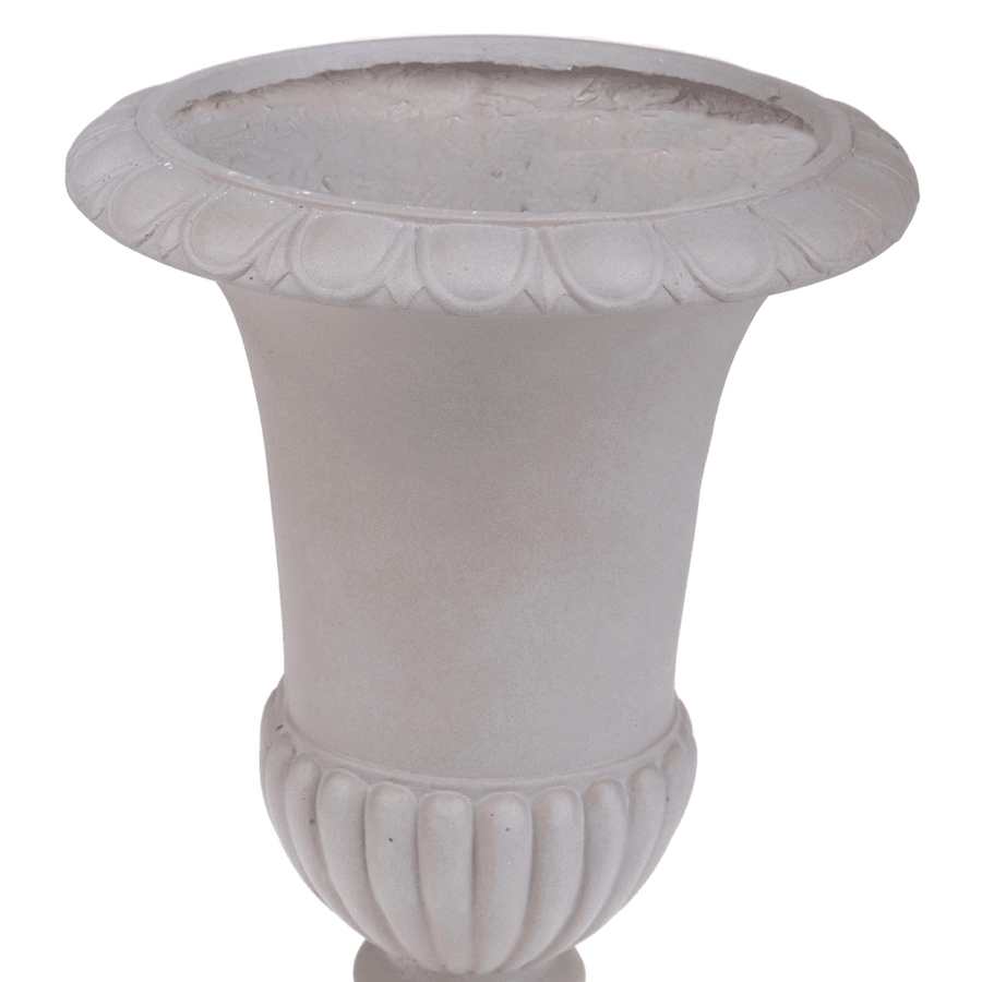 England homokszínű kaspó felső peremének részlete, kannelúrás mintázat