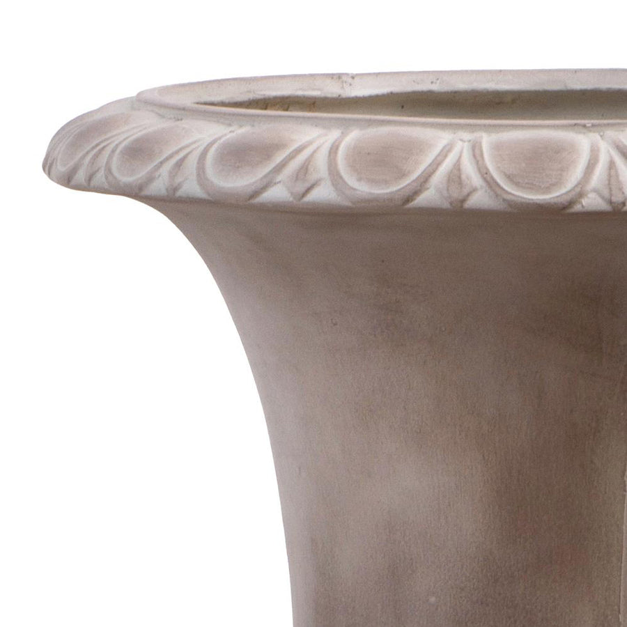 England kaspó peremének részlete, klasszikus díszítőelemekkel