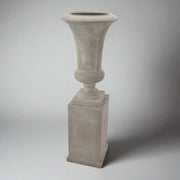 England kollekció homokszínű kaspó talpas posztamensen, kültéri és beltéri elhelyezésre is alkalmas.