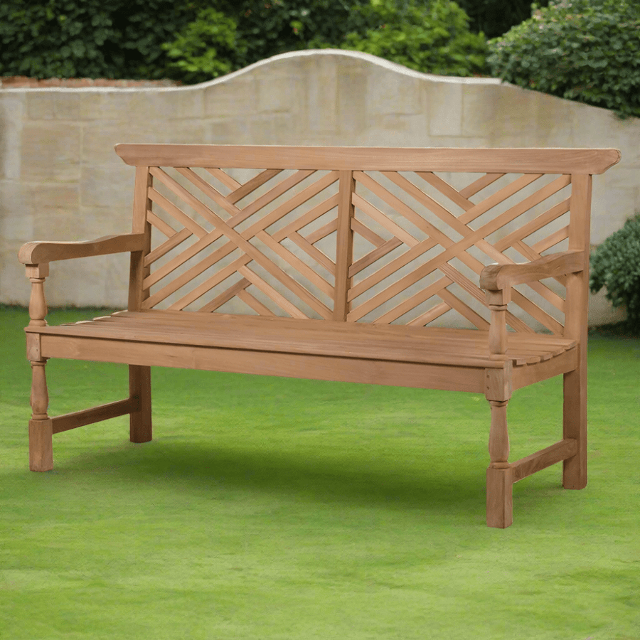 Tekfa kerti pad pázsiton.