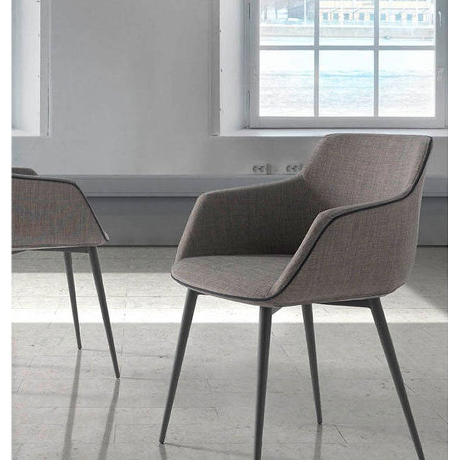 Szürke színű szövettel kárpitozott, acél szerkezetű, formatervezett dizájn étkezőszék.